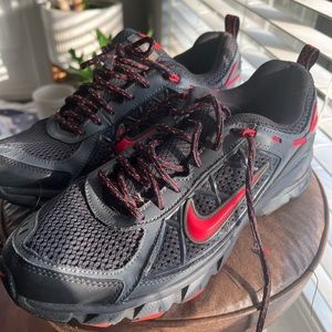 Hot pink/black Nike Trail Ridge shoes